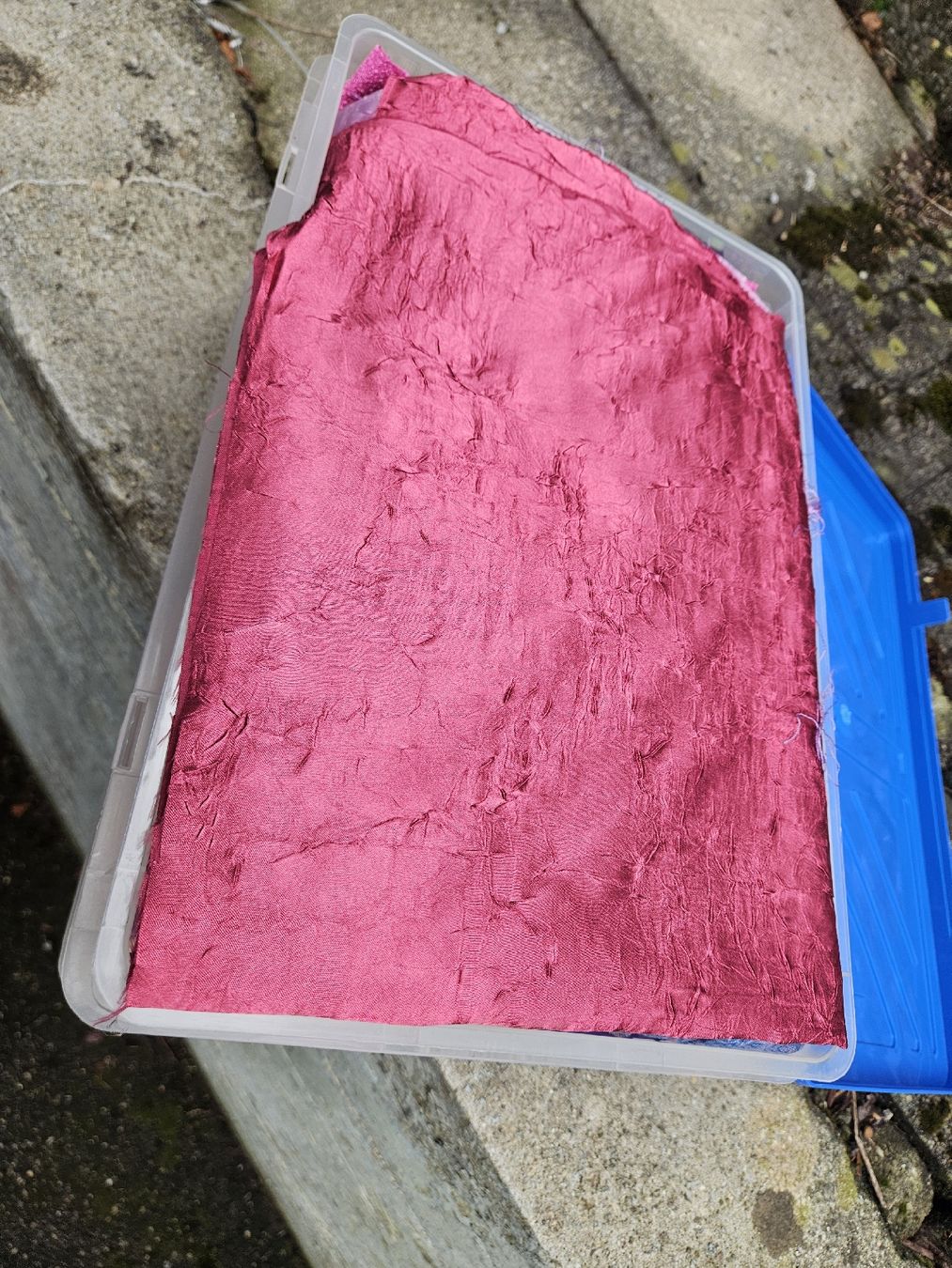 Stoffe: diverse Kisten mit stoffresten / bastelmaterial – Gebraucht aus Oetwil am See von akkawi 7