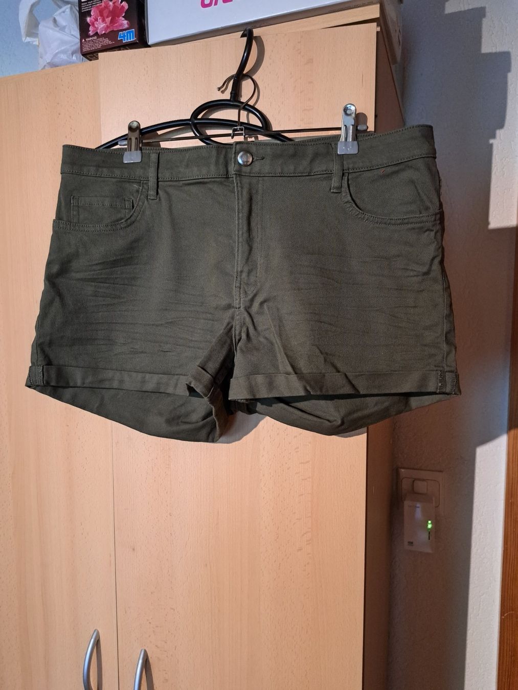 Jeans: Short kaki – D'occasion à Berlens par luc_2c79