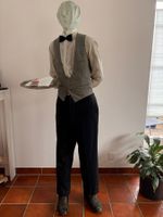 Einzigartige Skulptur – Butler/Gentleman mit Tablett