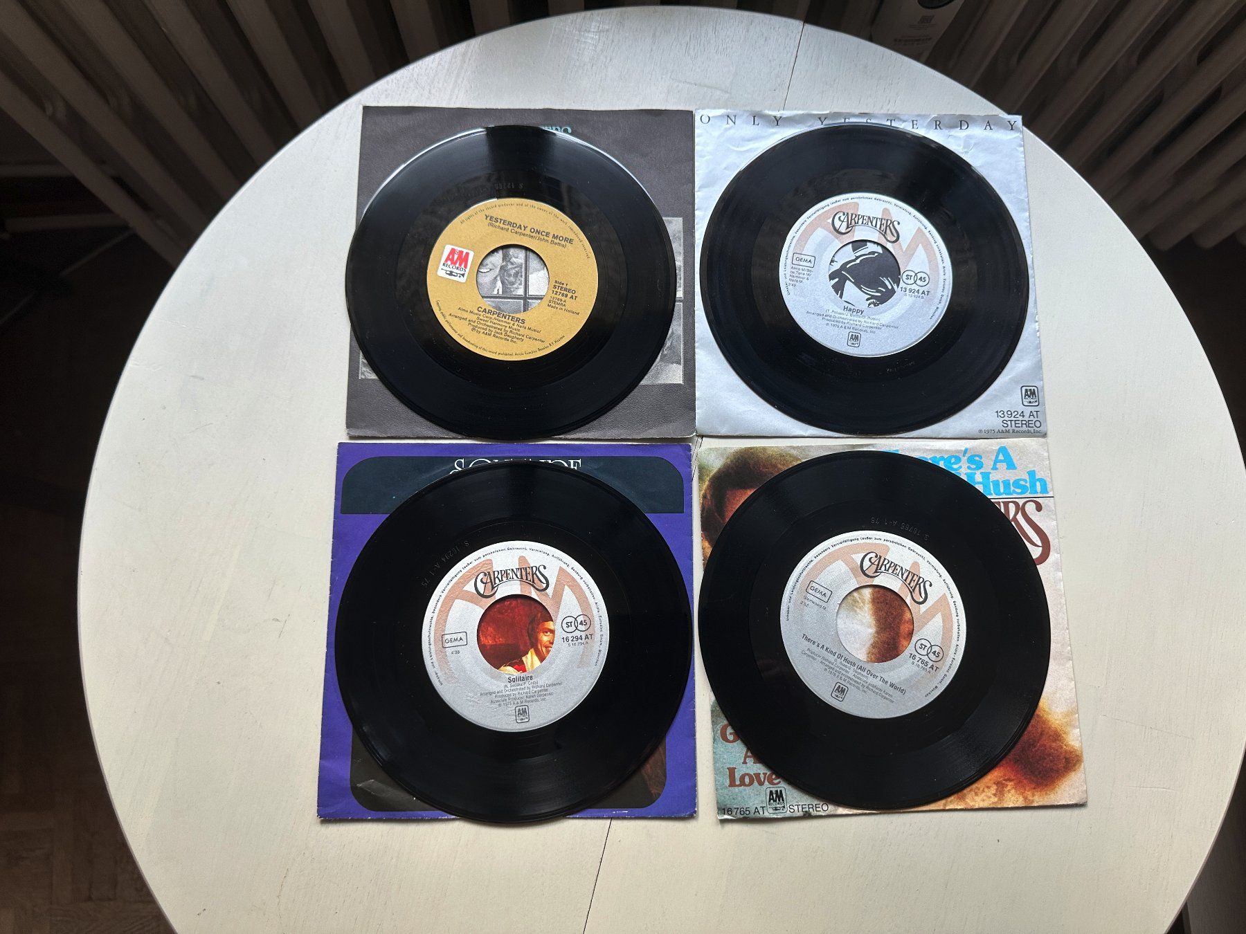 Dischi in vinile: CARPENTERS tolle Single Sammlung Please Mr. Postman Beatles – Usato da Basel venduto da Partridge 2