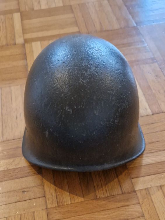 Militärhelm 1/5 Modell – Detaillierte Nachbildung Eines US Army-Taktikhelms, Auf Basis In Vitrine