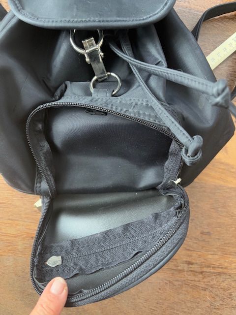 Versace Zaini: Rucksack schwarz, Handtasche oder zum Rennen/Walken – Usato da Pfäffikon ZH venduto da GZHDZV 3
