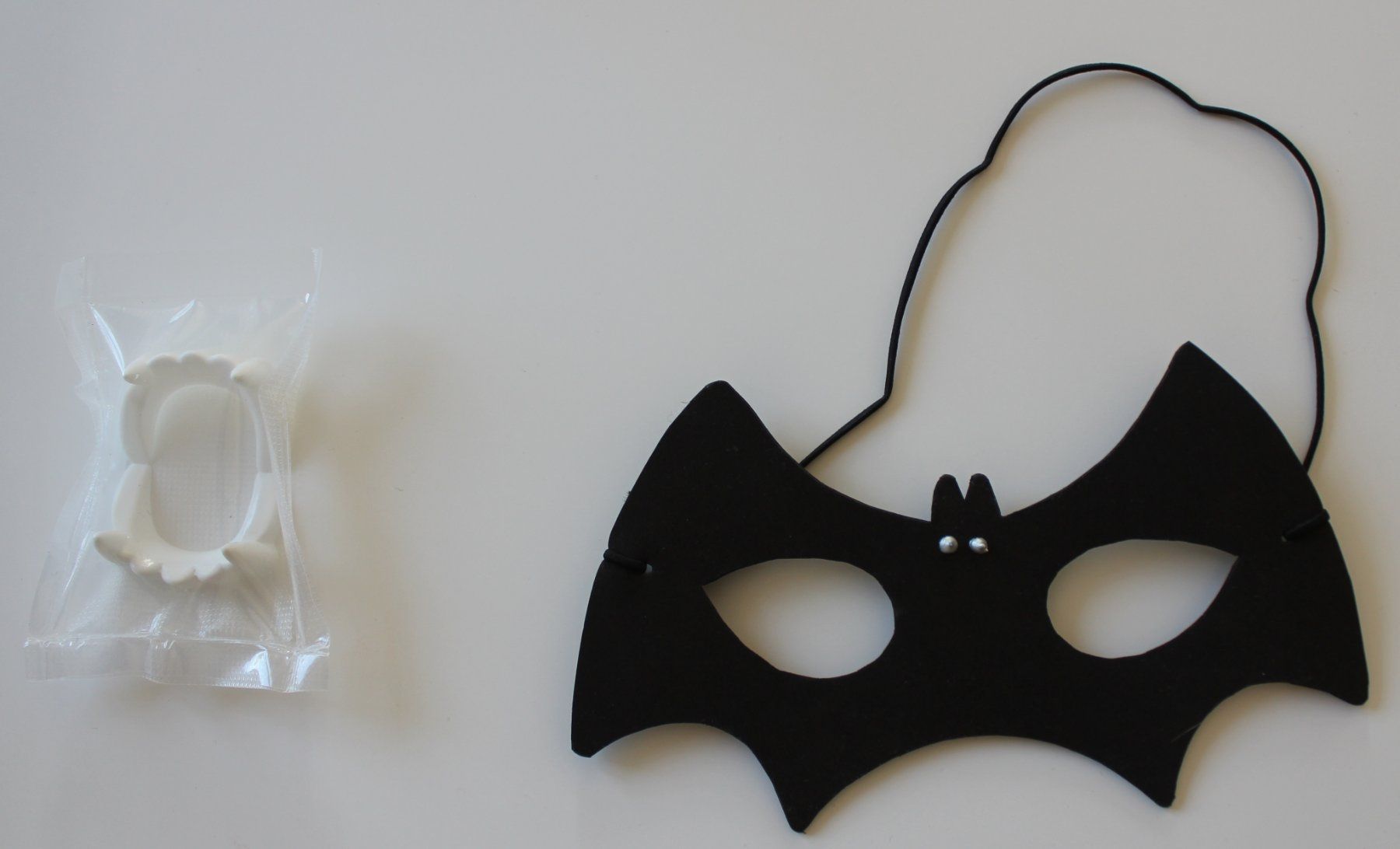 Kostüme: Costume sorcière - vampire / Hexe - Vampir t. 110 – Gebraucht aus Peseux von CoolShoping 7