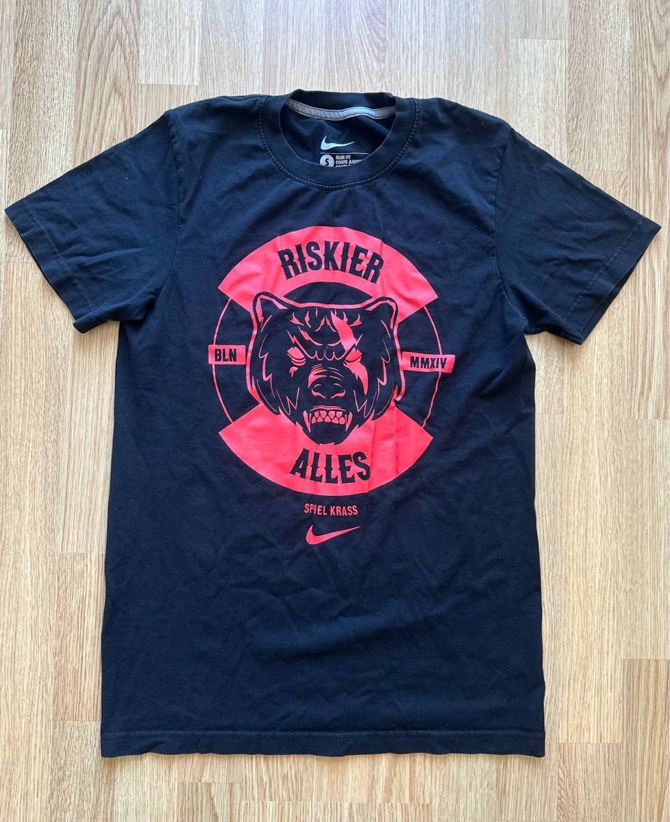 Nike T-shirt: Nike T-shirt  – Usato da Pfäffikon ZH venduto da Nataliia.