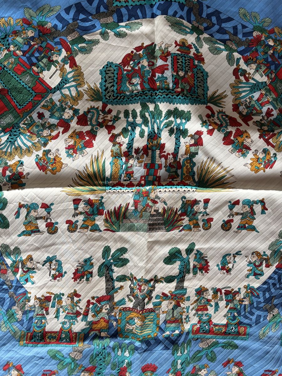 Hermès Foulard & Sciarpe: Foulard Hermès Astres et Soleils – Usato da Dotzigen venduto da SecondHandGems 1