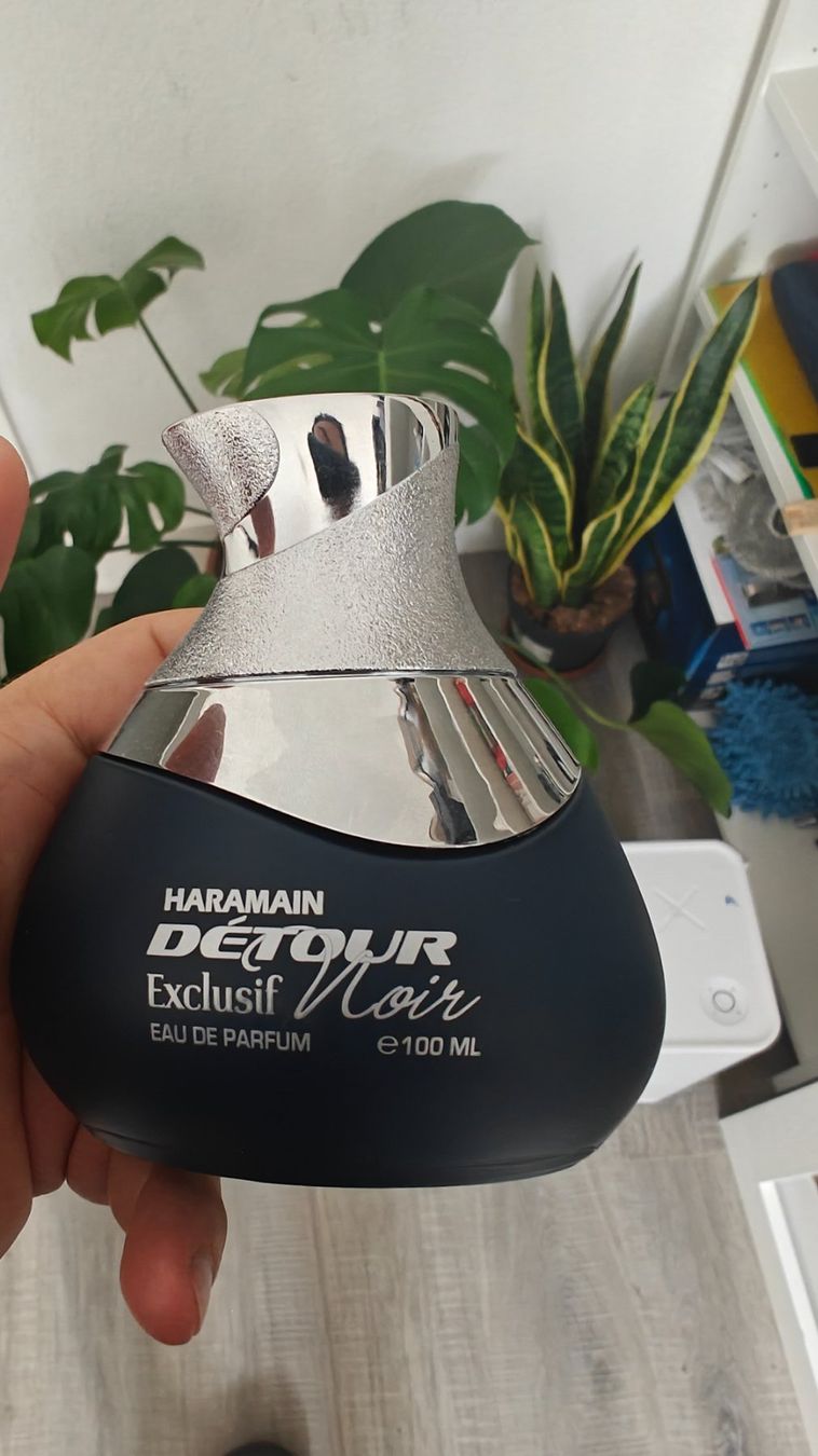 Parfum & Eau de Toilette: Détour Noir Exclusif decant 3ml or 5ml – Gebraucht aus Vevey von dal_2m29