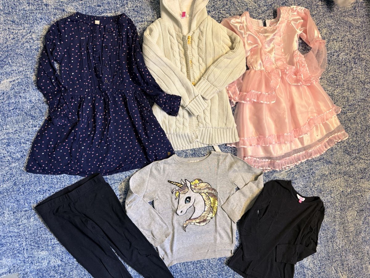 Lotti & Set di vestiti: Paket Mädchen Kleider 116 – Usato da Amlikon-Bissegg venduto da Flowers_Blossom