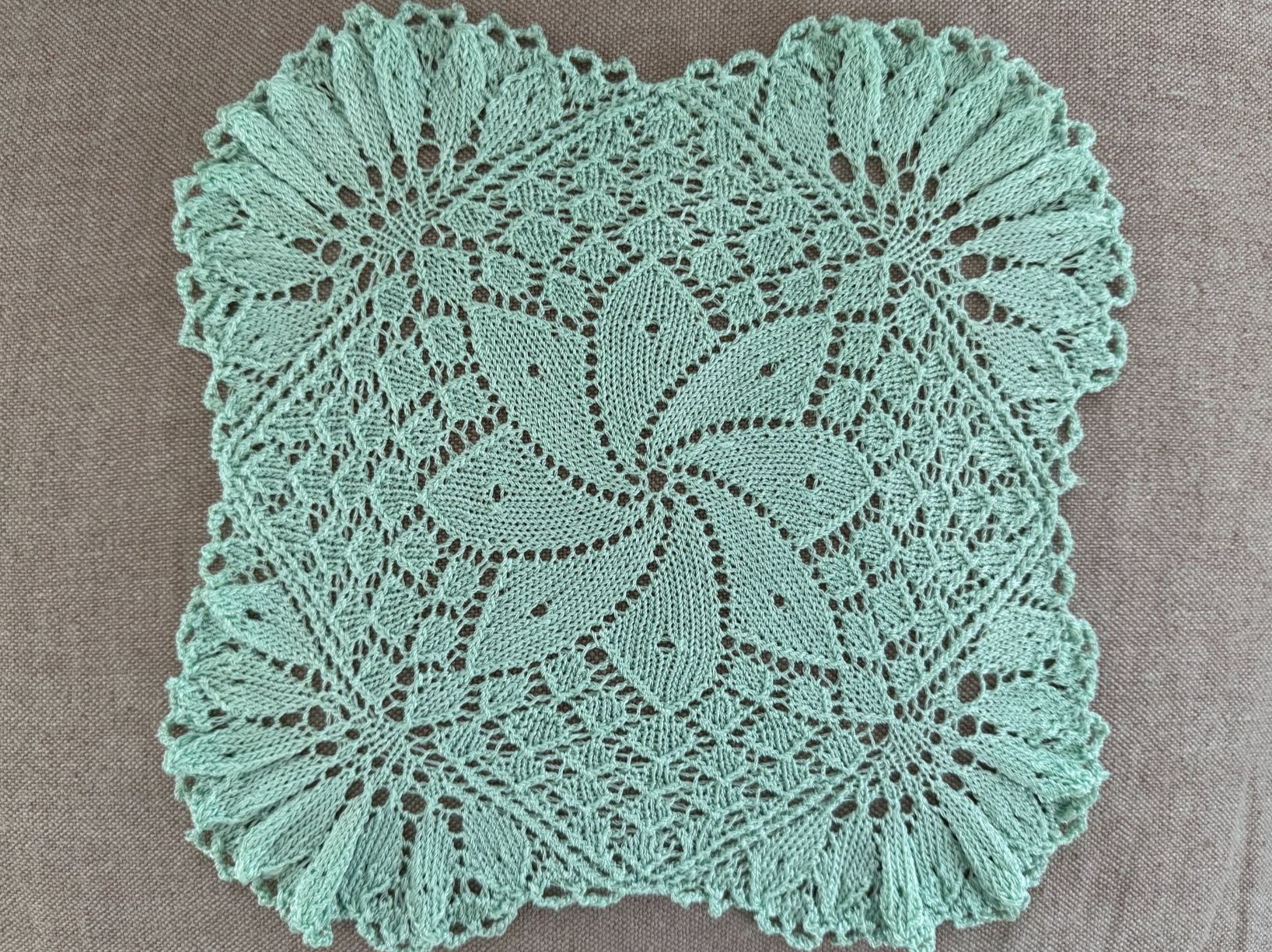Sottobicchieri: SPITZENDECKCHEN   HANDARBEIT   HANDGESTRICKT  MINT-GRÜN – Usato da Subingen venduto da ArtBead