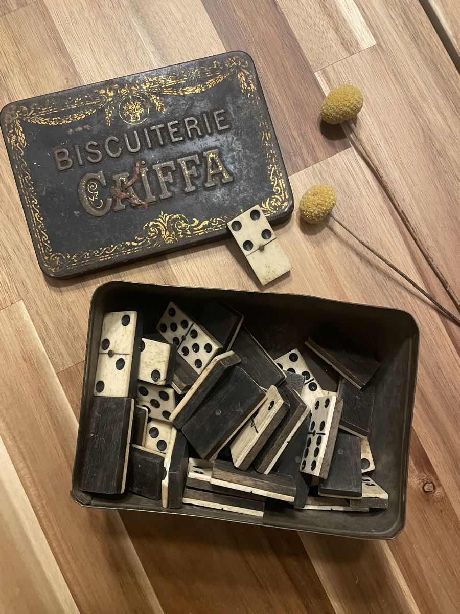 Barattoli: Dominos anciens dans une boîte originale Caiffa – Usato da Crissier venduto da Nouchki76