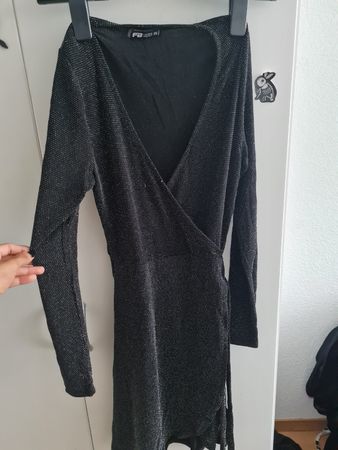 Glitzerndes Wickelkleid, schwarz, Grösse S  Perfekt!