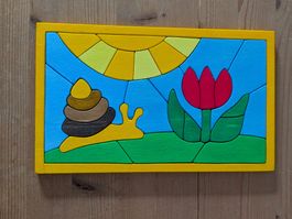 Schönes, handgefertigtes Holzpuzzle Schnecke und Tulpe