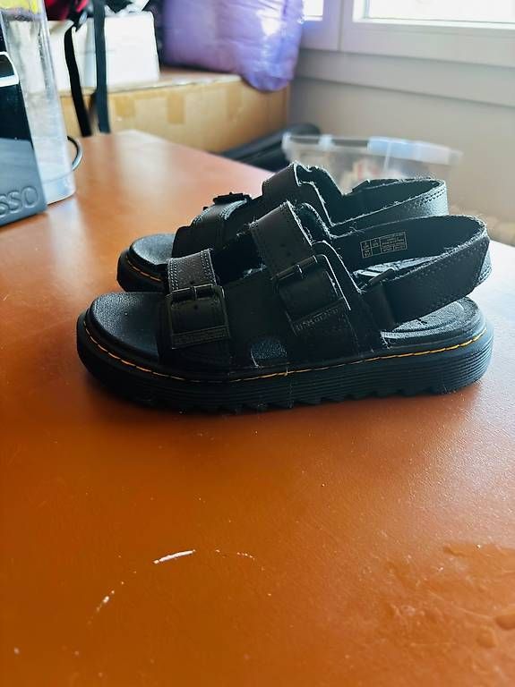 Scarpe per ragazzi: Sandales Dr Martens taille 34 – Usato da Bevaix venduto da pat_pn9c 1