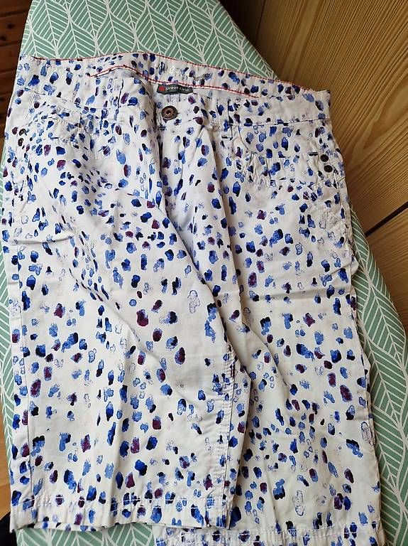 Pantaloni: Bermudas – Usato da Zofingen venduto da PiaZ0102