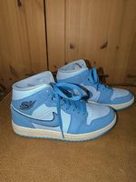 NIKE AIR JORDAN 1 MID UNIVERSITY BLUE