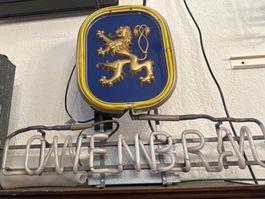 Alte Neon Leuchtreklame Löwenbräu