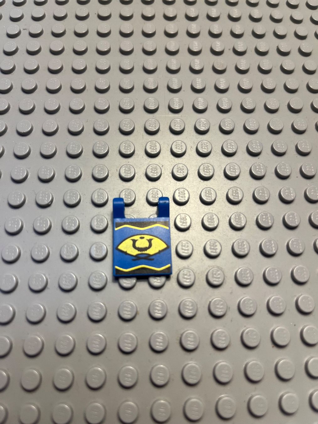 Lego Kit di costruzioni: Lego System Flagge mit goldenem Fächermuster(2335px2) – Usato da Basel venduto da Swi-7621 1