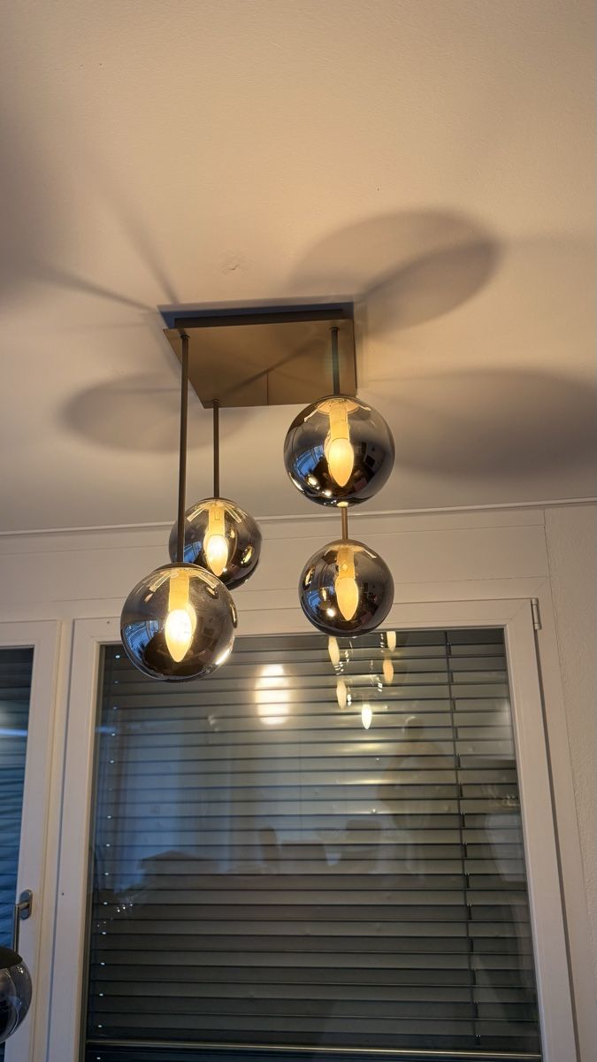 Lampadari & plafoniere: Moderne Lampe, neuwertig, mit 4 Glas-Kugeln – Nuovo (secondo la descrizione) da Gelterkinden venduto da Belle.fleur 1