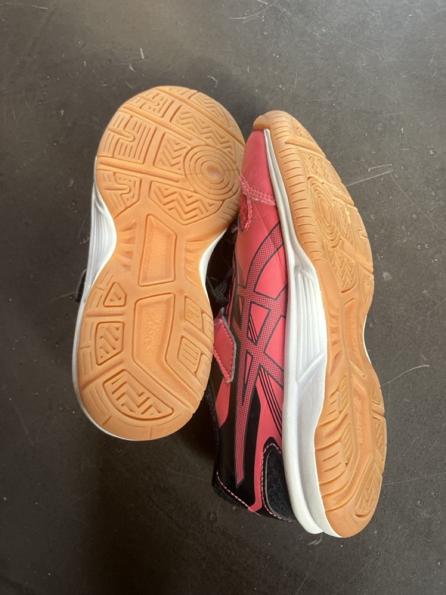 Scarpe per ragazze: Hallen-Turnschuhe 33.5 – Usato da Iffwil venduto da LaStrietta 1