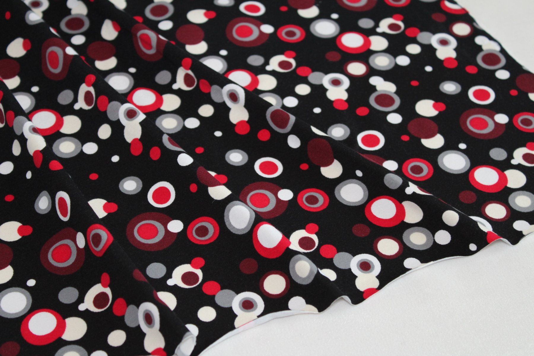 Tessuti: Stoff Baumwolljersey schwarz/Dots – Nuovo (secondo la descrizione) da Obfelden venduto da solomon111