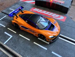Carrera Digital 132 McLaren 570S