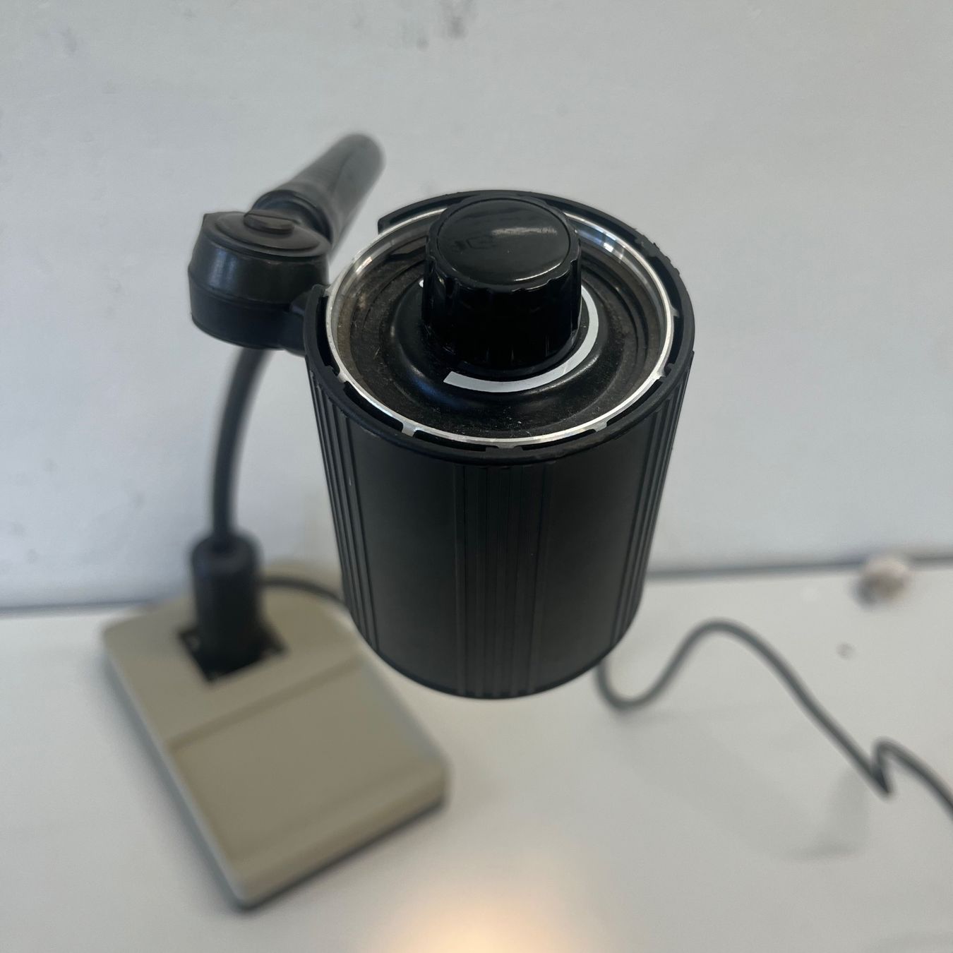 Lampade: Praktische Tisch Arbeitslampe von Waldmann – Usato da Niederdorf venduto da LeptonAG 1