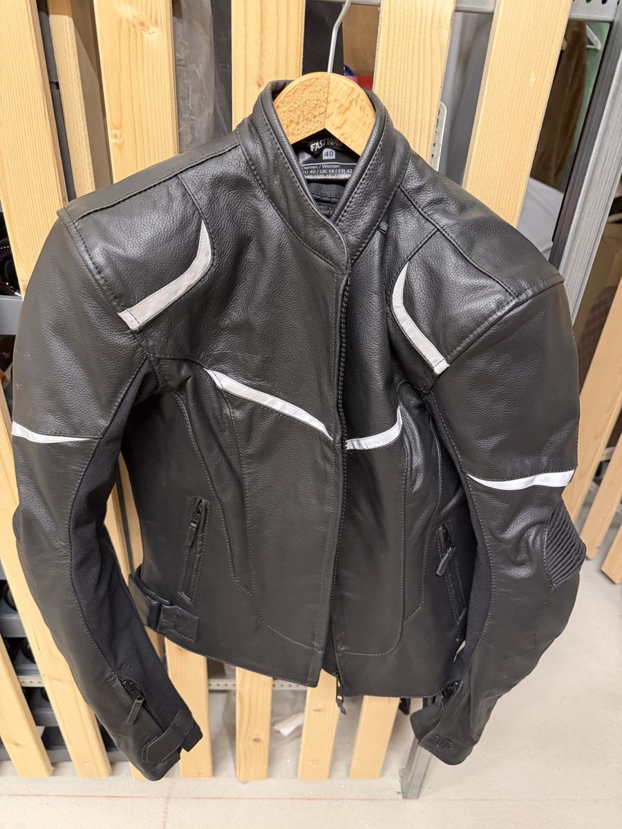 Giacche: Motorradjacke Damen leder schwarz – Nuovo (secondo la descrizione) da Laufen venduto da mar_flh8