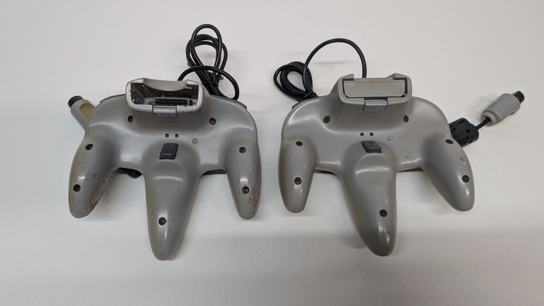 Nintendo Controller: 2 Original Nintendo 64 Controller (stark gebraucht) – Usato da Menziken venduto da mame18 1
