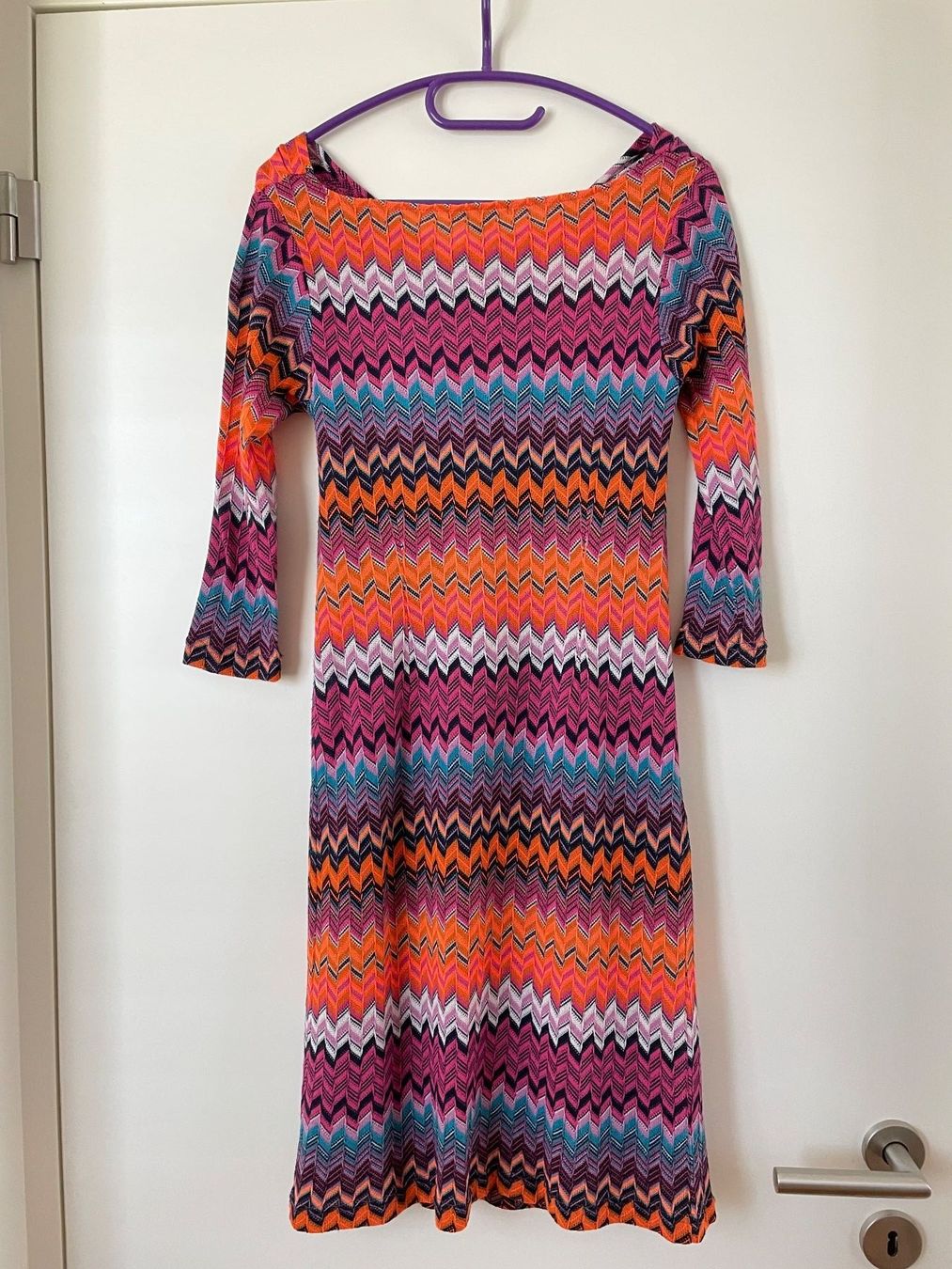 Comma Vestiti: Comma Strick Kleid Zick-Zack Feinstrick Gr. 34 m. Unterkleid – Usato da Gossau SG venduto da entwederoder 1