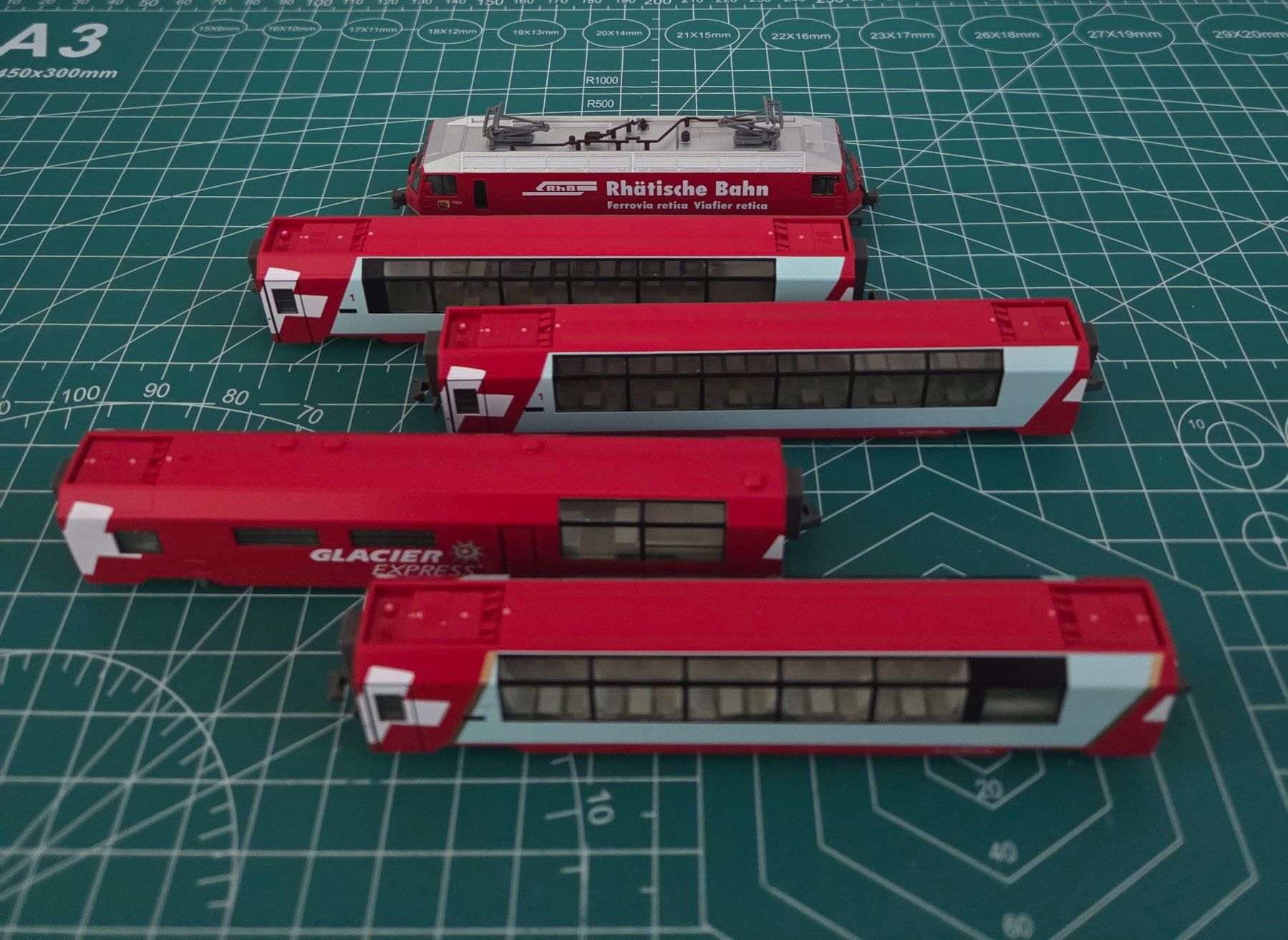 Kato Trains électriques: RhB-Glaciere-Express-Set – Neuf avec emballage d'origine à Rorbas par susinchen 1