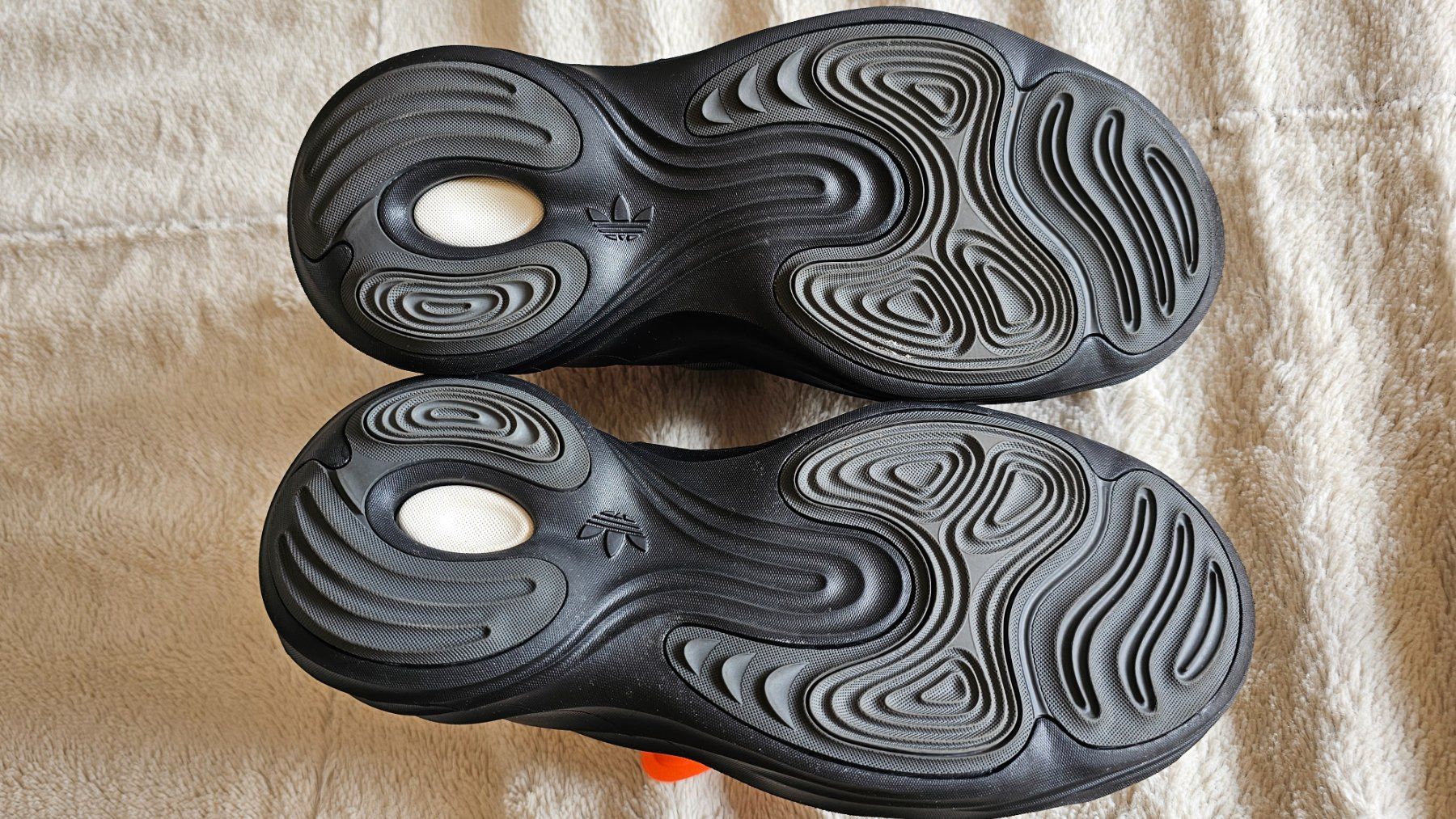 Scarpe da uomo: Adidas Yeezy Foam Runner Schwarz Orange – Nuovo (secondo la descrizione) da Inwil venduto da mir_q8gf 1