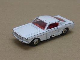 Matchbox Ford Mustang Nr. 8 Lesney weiss gebraucht