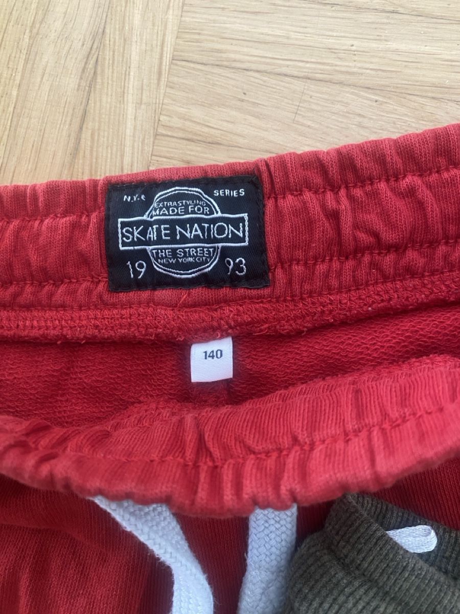 Lotti & Set di vestiti: 4 lässige Sommer Shorts – Usato da Effretikon venduto da freima79 1