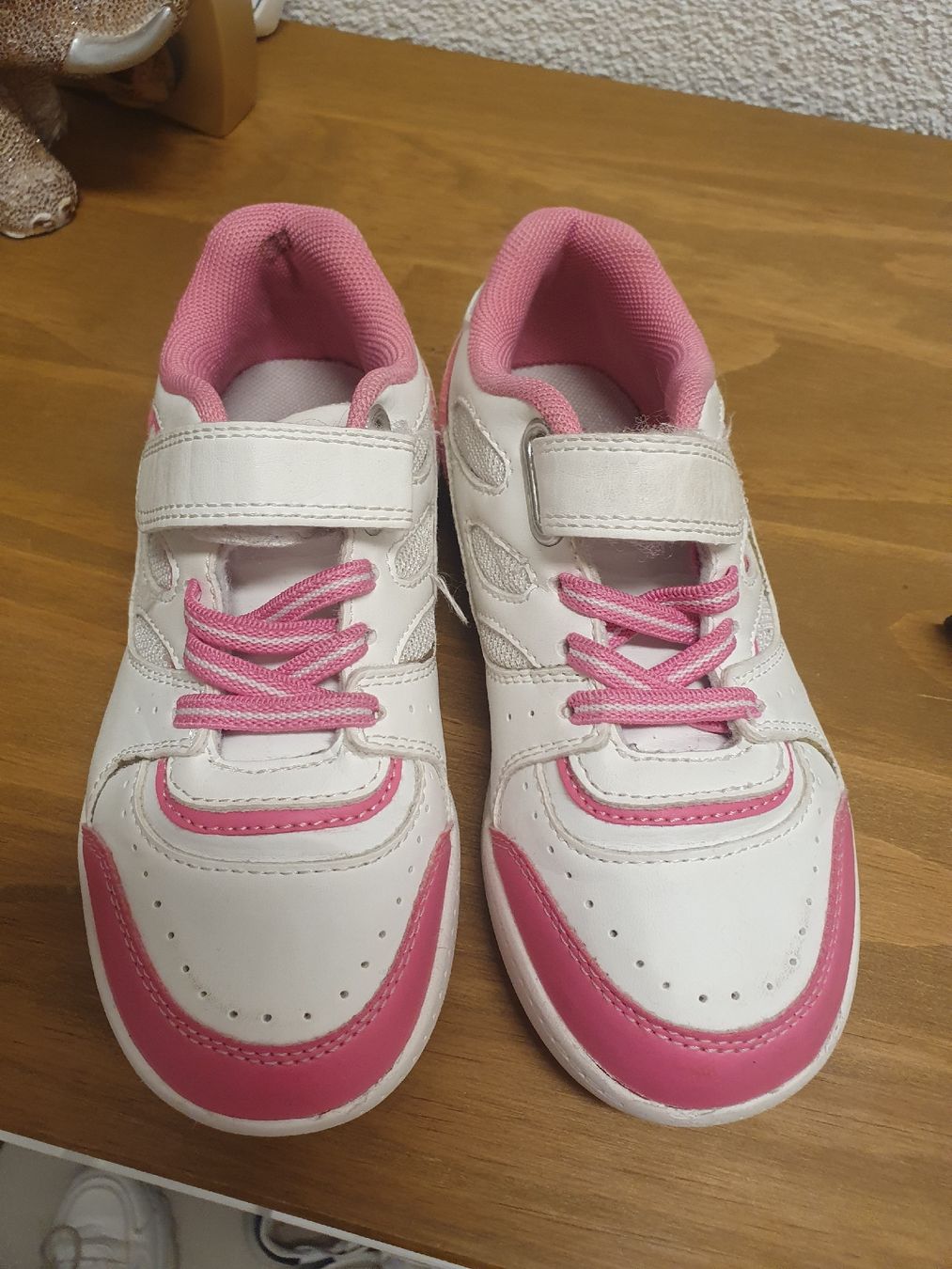 Scarpe per ragazze: Mädchen Turnschuhe, Grösse 29 – Usato da Dintikon venduto da buc_6l9q 1