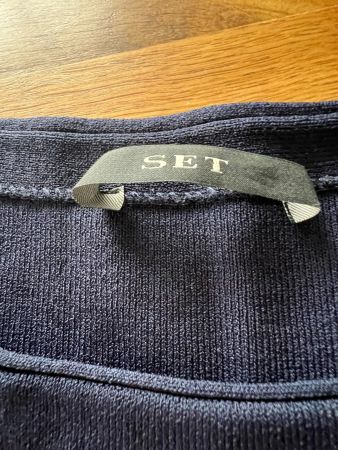 Langarm Pullover eher weit geschnitten