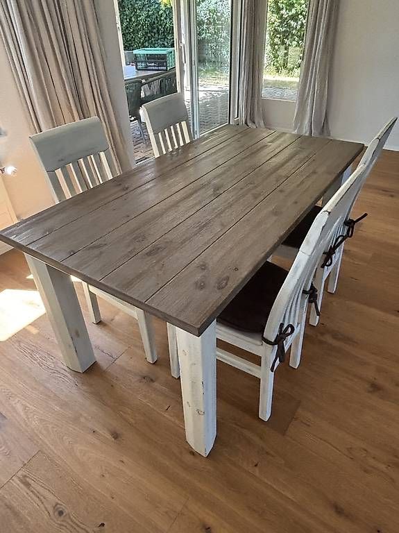 Set de table et chaises: Rustikaler Esstisch mit 4 Stühlen im Landhausstil – D'occasion à Jegenstorf par Schwed03