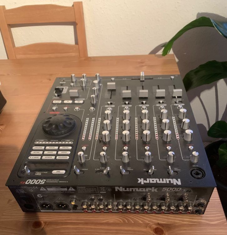 Numark Console di mixaggio: Numark 5000FX - 5 Channel Professional Effects SCRATCH Mixer – Usato da Winterthur venduto da my_username 5