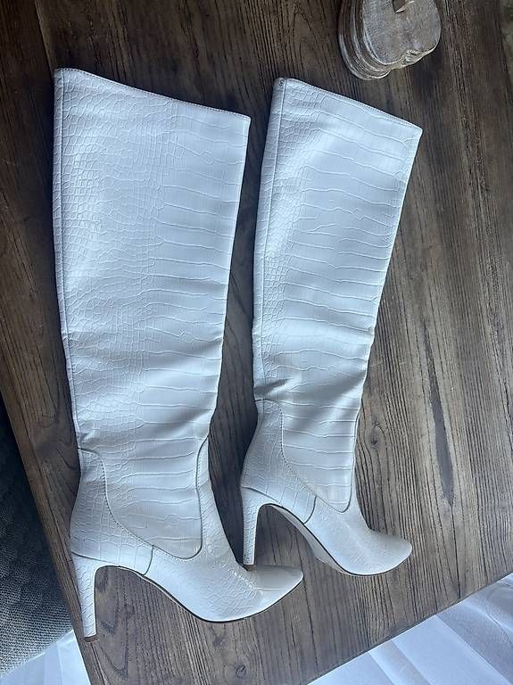 Damenschuhe: Weisse Stiefel mit Absatz – Gebraucht aus Hellikon von ind_m7n8 2