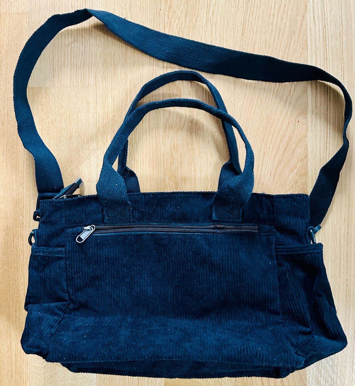Borse da donna: Cord Tasche, schwarz mit vielen Fächer, neu – Nuovo (secondo la descrizione) da Ostermundigen venduto da Chuerbis 1