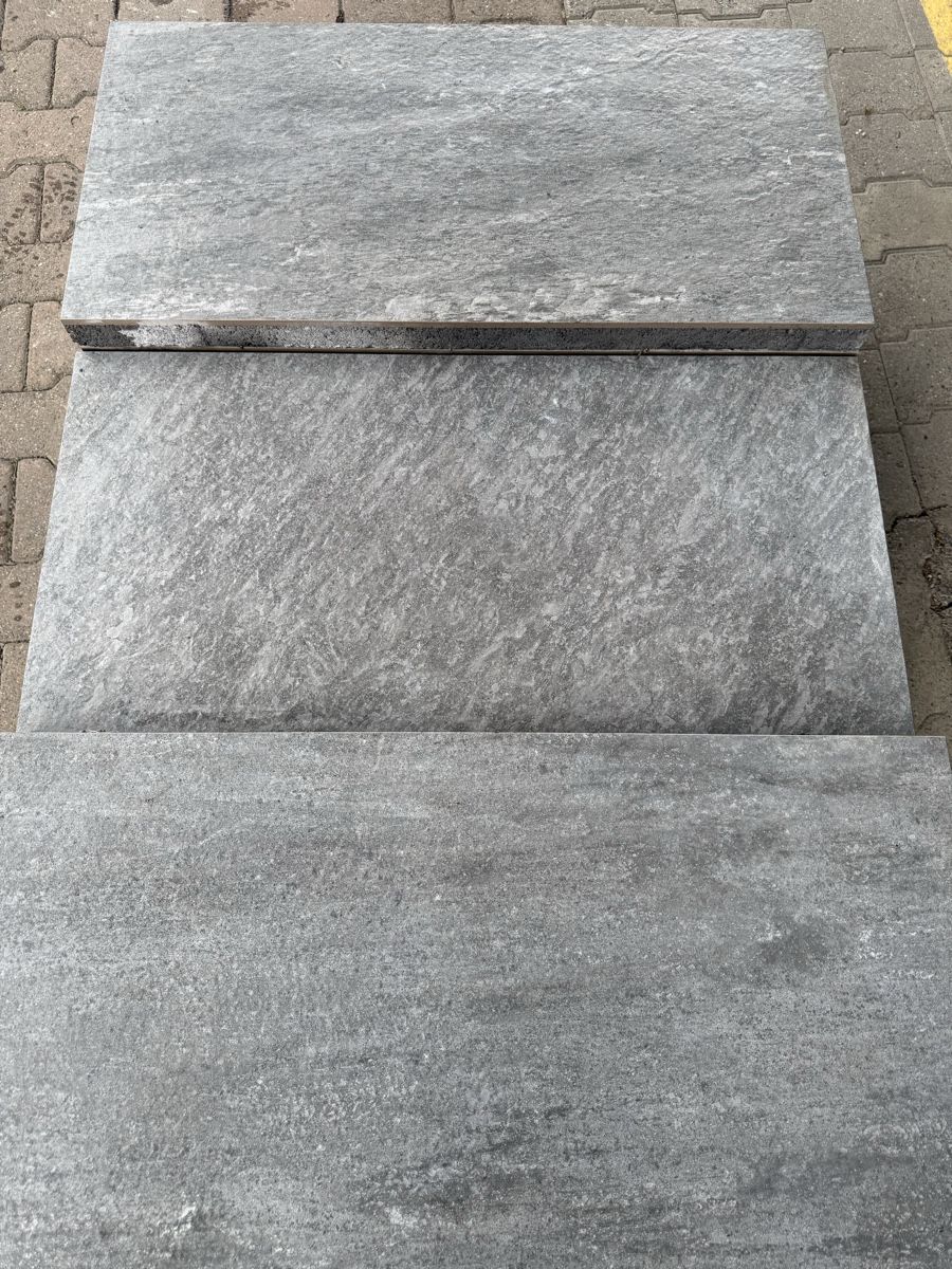 Rivestimenti per pavimenti: Keramik / Betonplatte  – Usato da Neftenbach venduto da silverdust