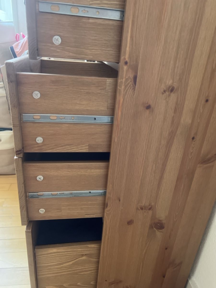 Commodes: WIRD ENTSORGT ! Kommode Kiefer Massiv 7 Schubladen gebraucht – D'occasion à Frenkendorf par jorge0000 2
