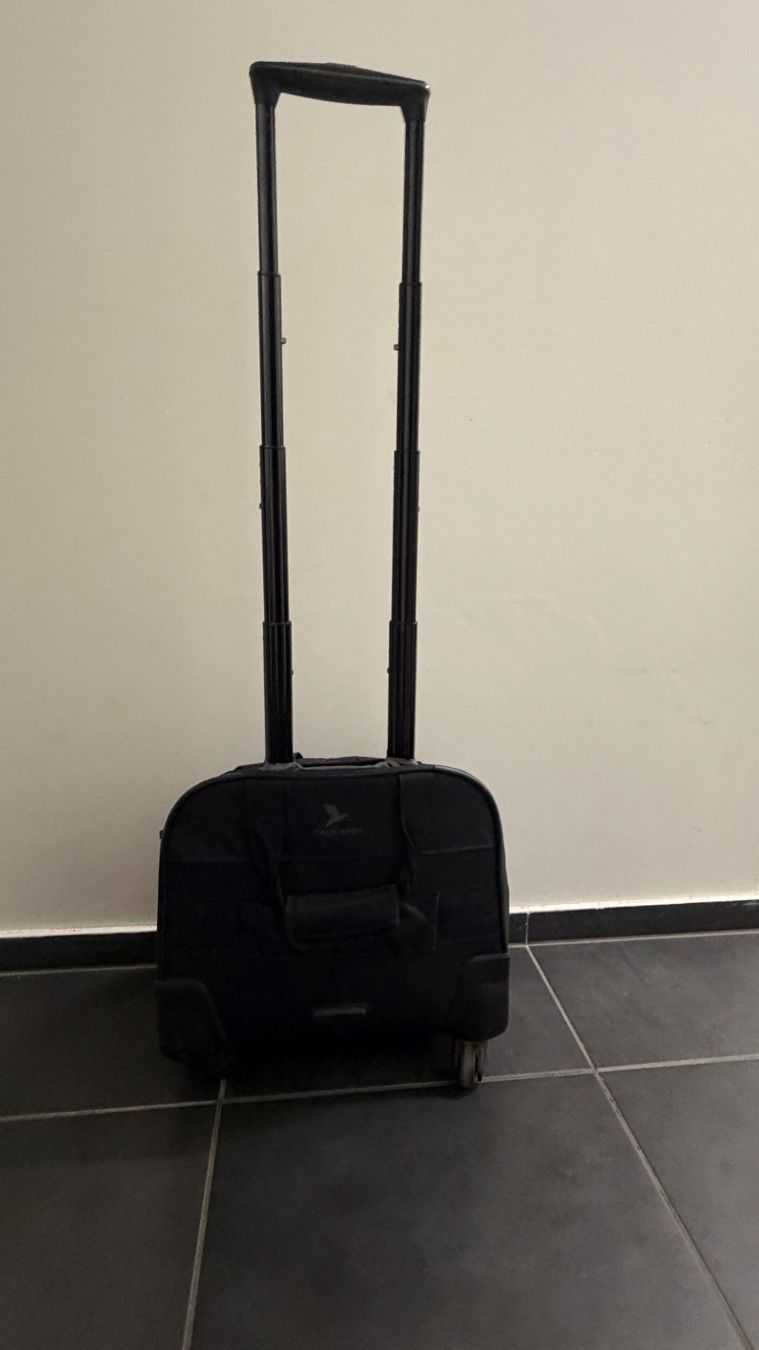 Valigie: Petite valise noire à roulette – Usato da giffers venduto da sev_c9x9 3