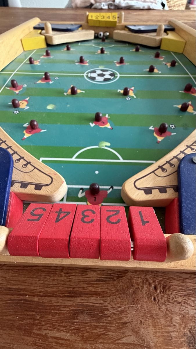 Giocattoli: Kickspiel aus Holz – Usato da Stettlen venduto da t.rentsch 1