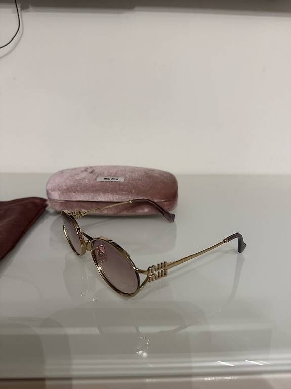 Miu Miu Occhiali & Lenti: Occhiali da sole miumiu – Usato da lugano venduto da xen_q9zz 2