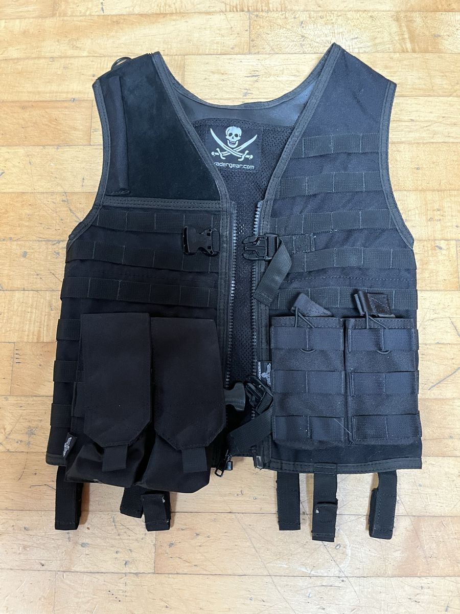 Uniformi: Tactical Weste Schwarz – Usato da Arni AG venduto da Erfolgreich