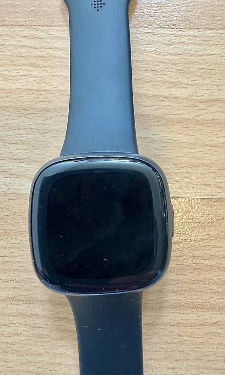 Smartwatch: Fitbit Versa 4 - Viel Zubehör – D'occasion à Malters par frangecko 3