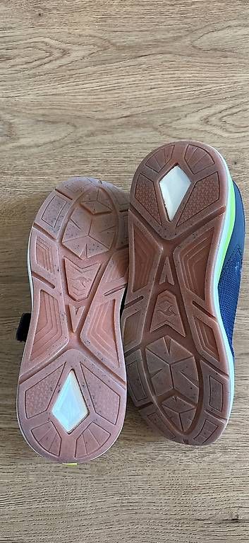 Scarpe per ragazzi: KangaROOS Hallenturnschuhe Grösse 34 – Usato da Zimmerwald venduto da wuff81 2