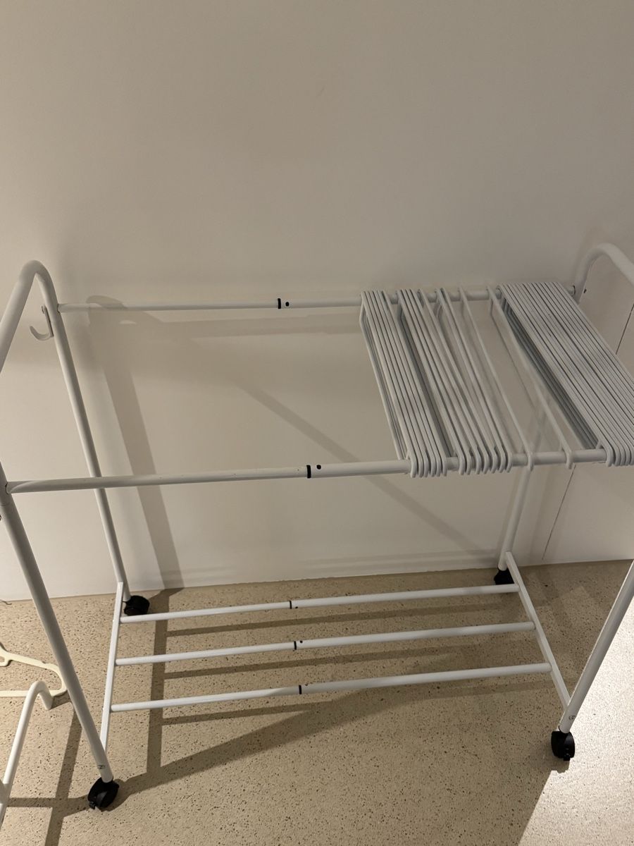 Guardaroba: Trousers/ Pants Rack with Hangers, Rolling – Nuovo (secondo la descrizione) da Zürich venduto da di_archive 4