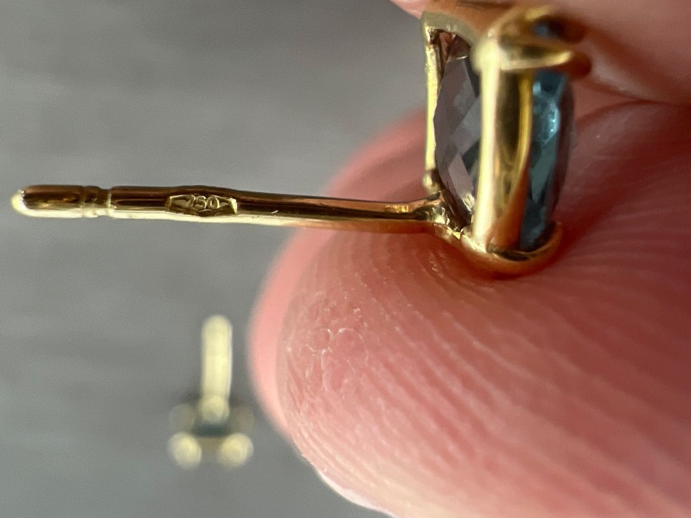 Orecchini pendenti & Orecchini a lobo: Ohrstecker 750 Gold – Usato da Niederuzwil venduto da leo_8857 1