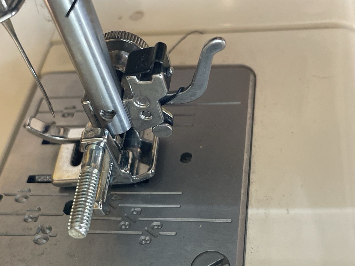 Elna Machines à coudre: Elna 2110 sewing machine  – Défectueux à Giffers par RICARDOS02 2