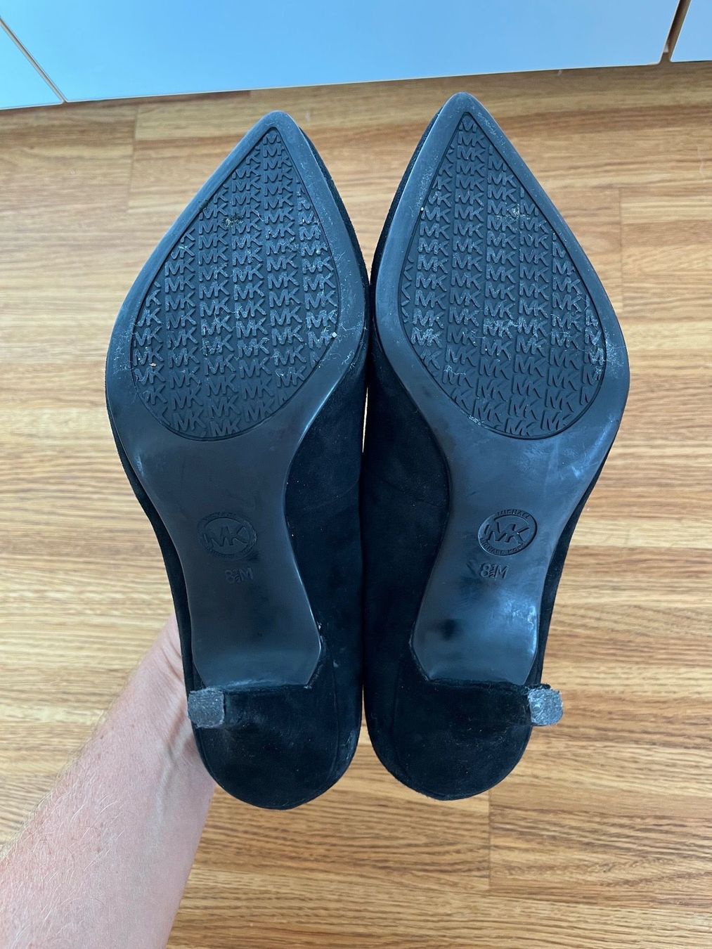 Michael Kors Scarpe da donna: MICHAEL KORS Pumps Wildleder schwarz, Gr. 38.5 – Usato da Küsnacht ZH venduto da madrilena77 5